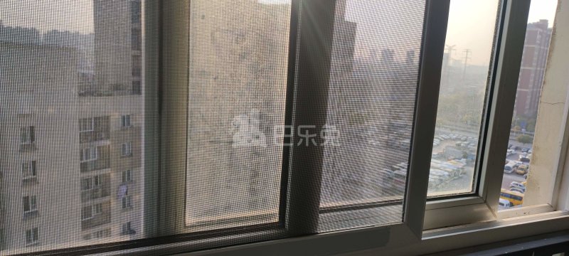 中星海兰苑282702卧室窗户图6