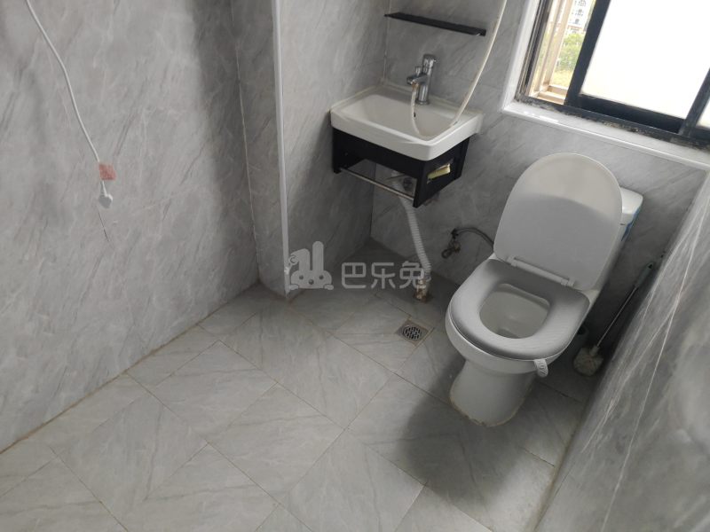 龙悦小区二区2898927卫生间图6