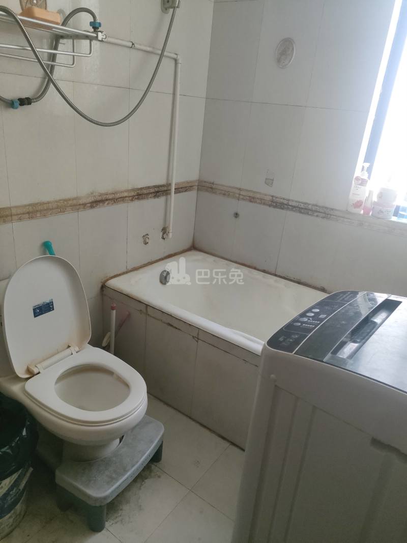 龙悦小区二区2898927卫生间图7