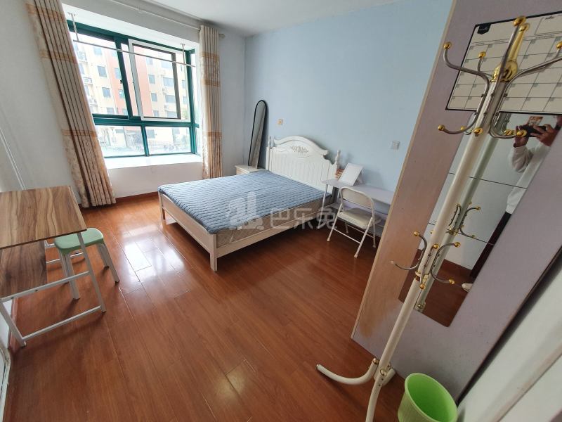 骏苑2期2996933卧室图1