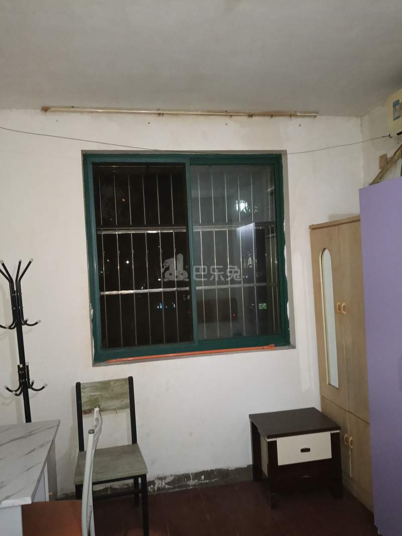 润江花苑3082696卧室窗户图13