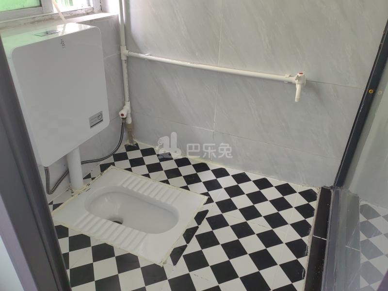 宏华苑小区3252286卫生间图4