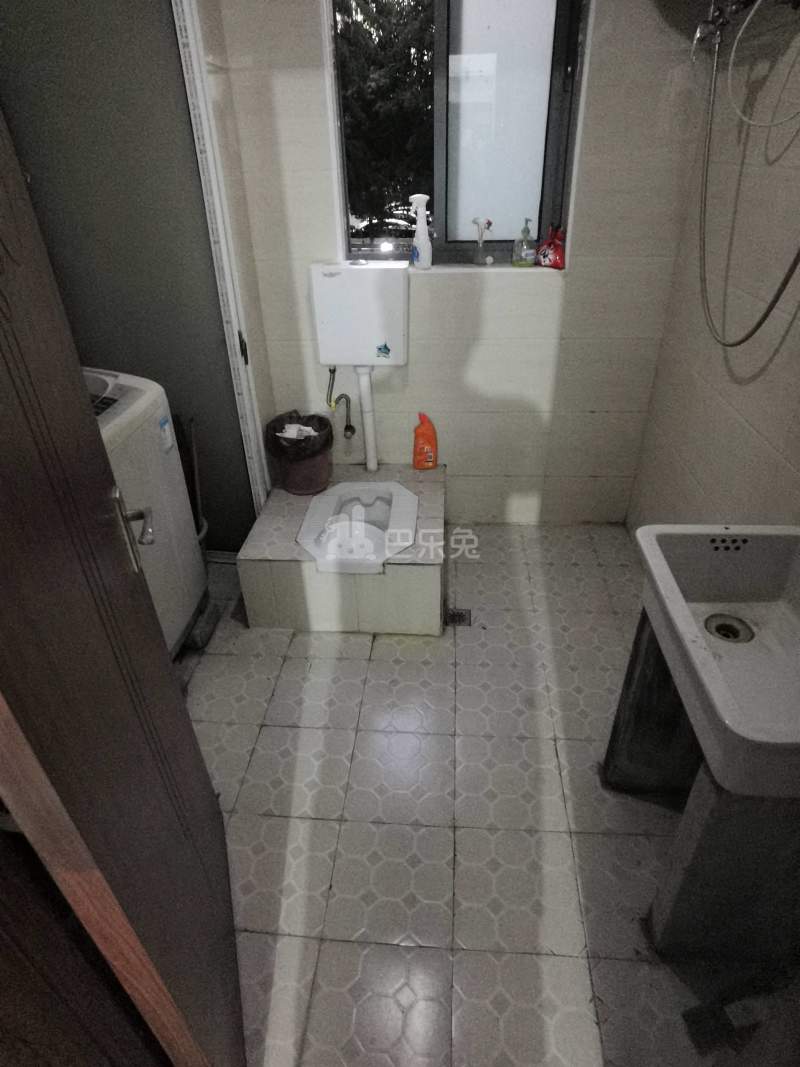 汤巷馨村北区3317275卫生间图8