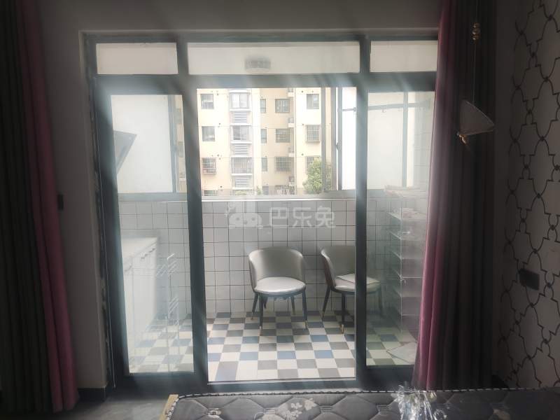 汤巷馨村北区3317275卧室窗户图11