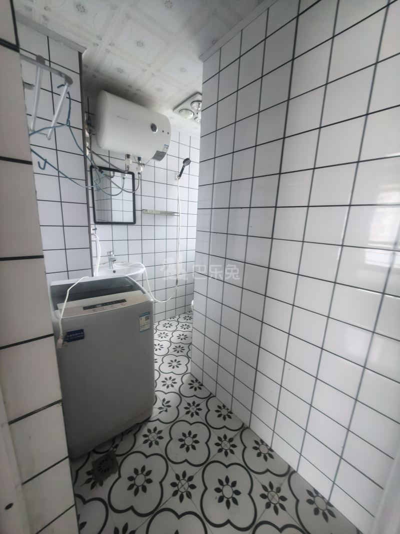 龙悦小区1区3469728卫生间图6