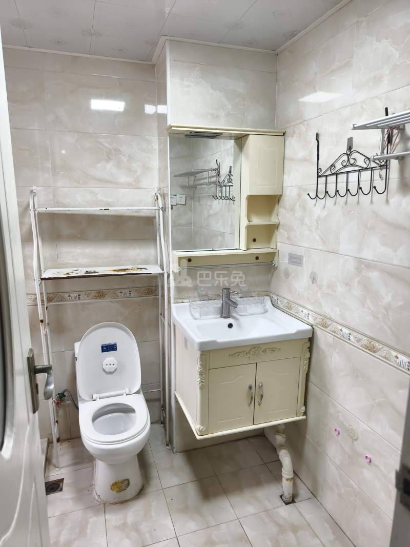 佘北家园瑞兰苑3502765卫生间图6