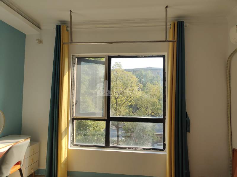 保利湖畔阳光东区3570256卧室窗户图5