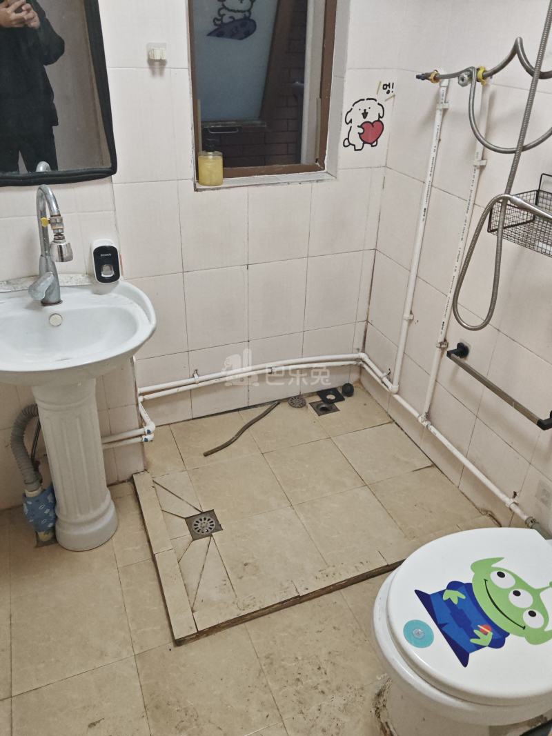 佘北家园竹青苑3584450卫生间图5