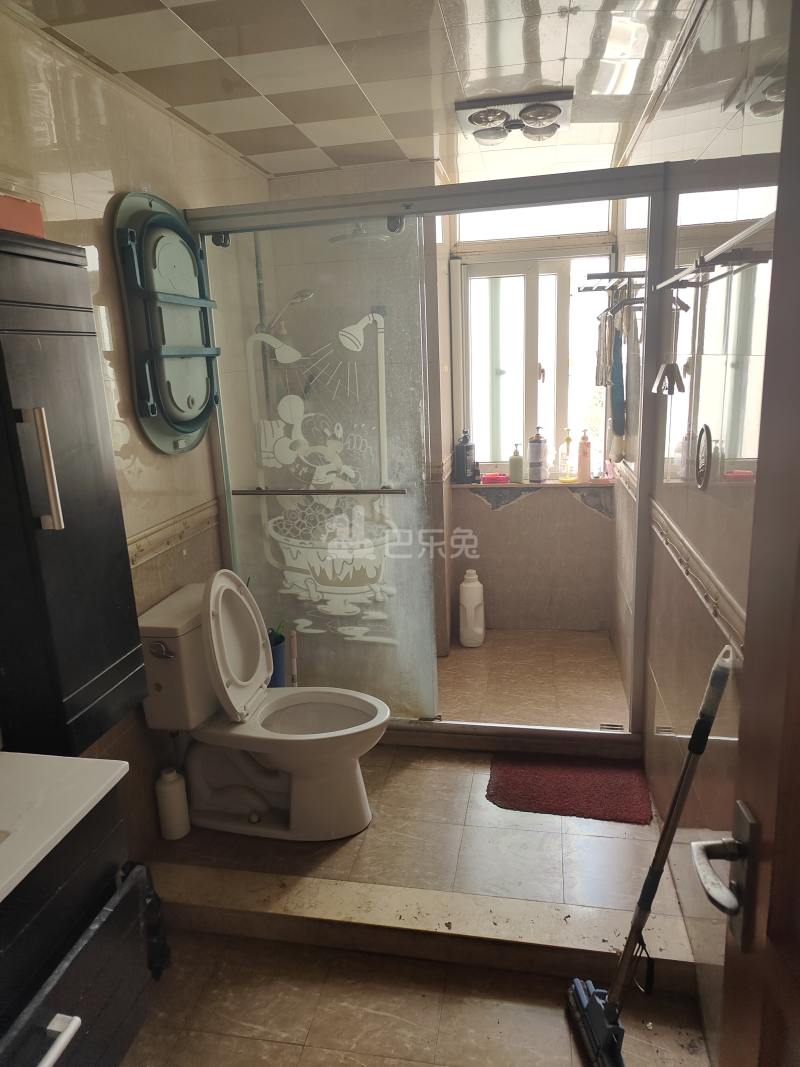 日月华庭3904601卫生间图12