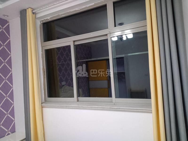 广兰名苑3931428卧室窗户图7