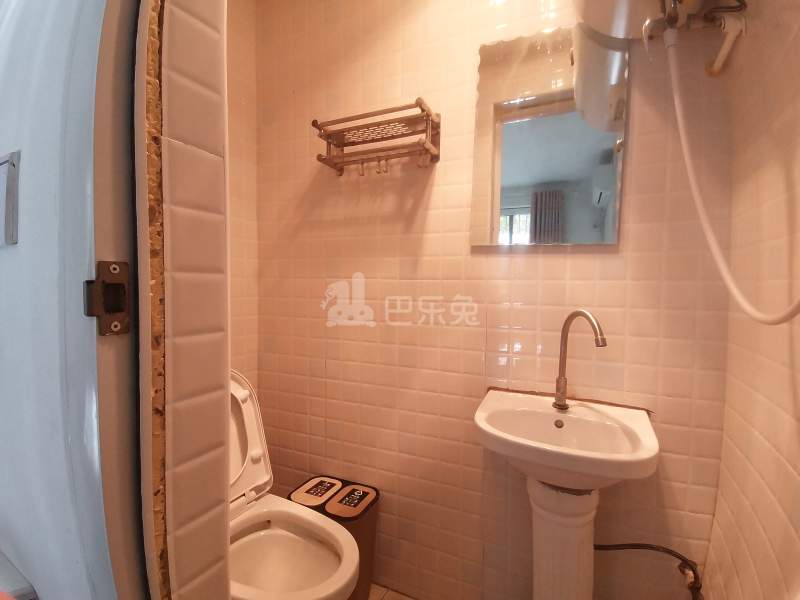 春辉新村4424139卫生间图11