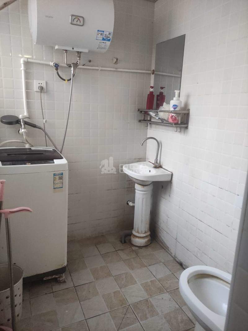 春辉新村4424139卫生间图8