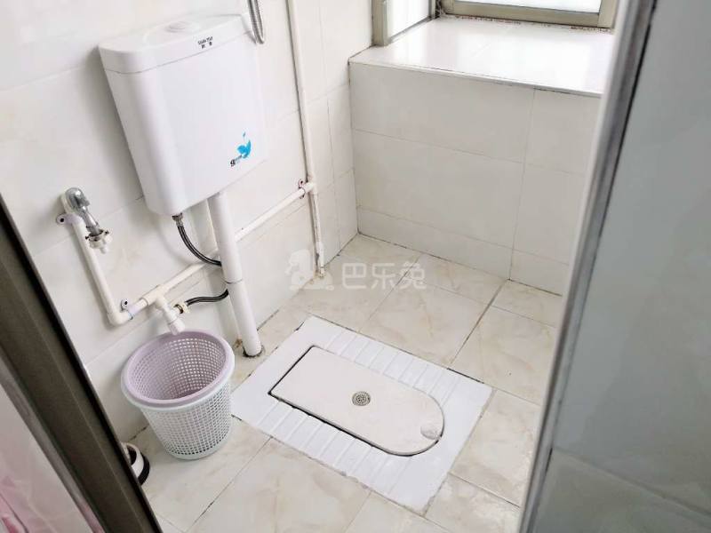 松园南小区4504867卫生间图5