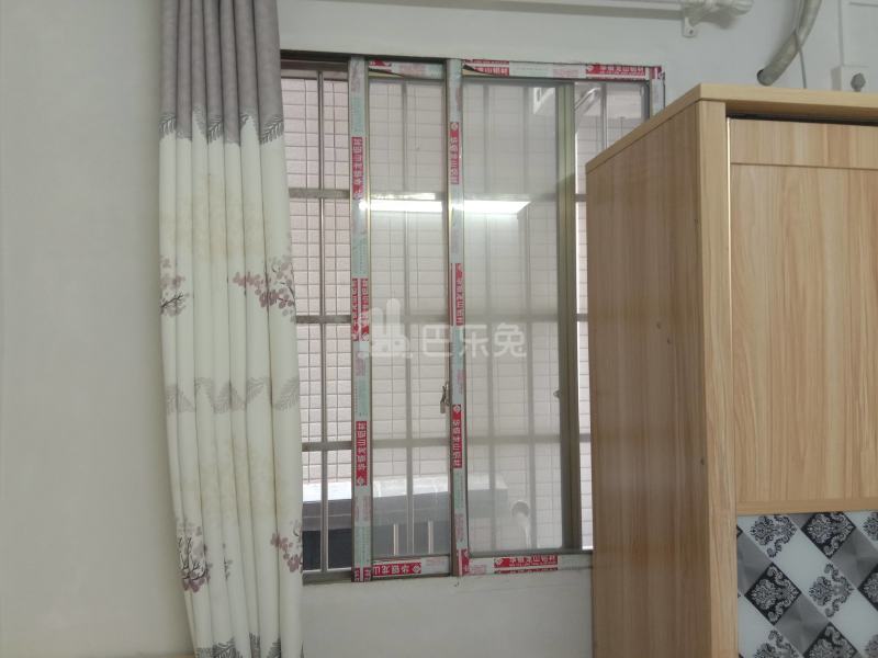 望岗村濠边街13号4512195卧室窗户图13