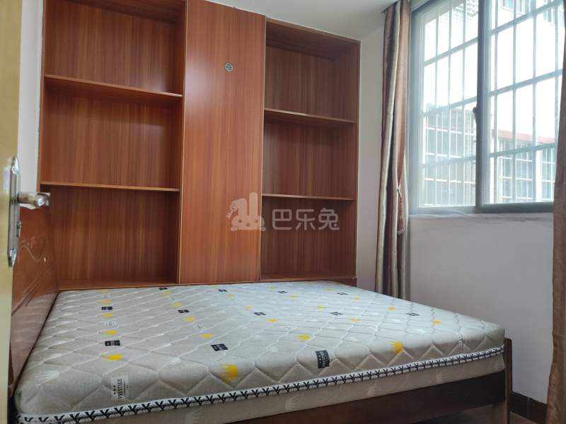 望岗村濠边街七巷8号4512238卧室图1