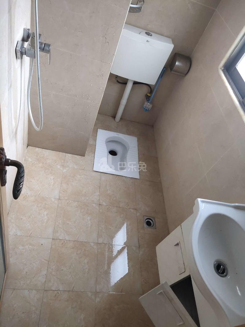 望岗村濠边街七巷8号4512243卫生间图5