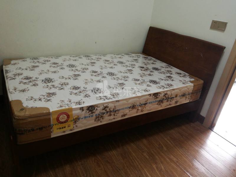 望岗村濠边街七巷8号4512248卧室图1