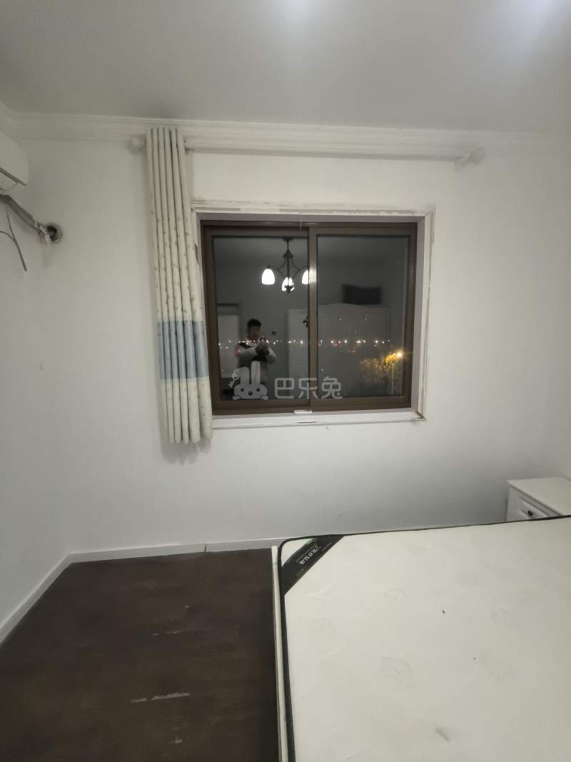 佘北家园竹青苑4524099卧室窗户图8