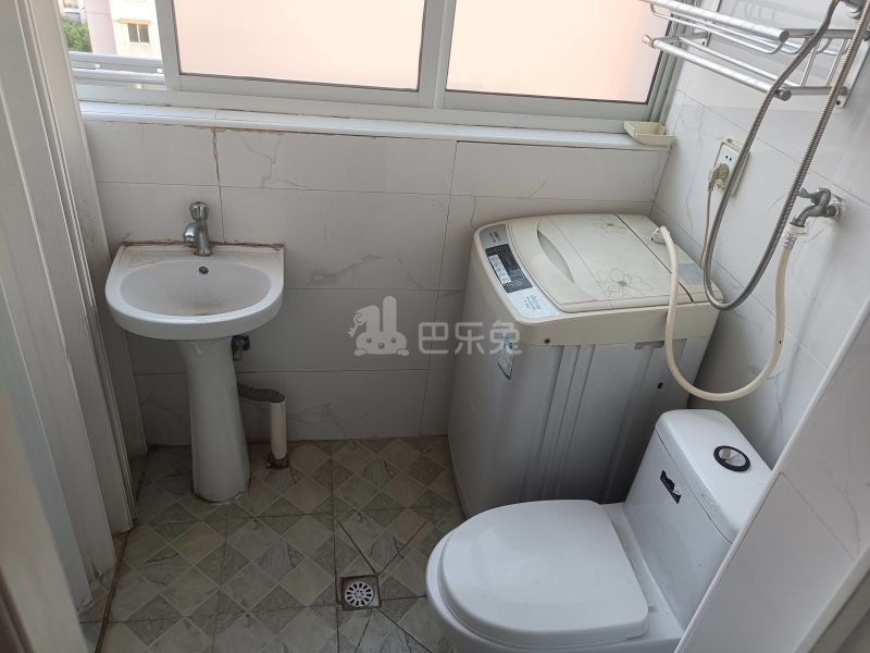 浦江丽都4677328卫生间图6