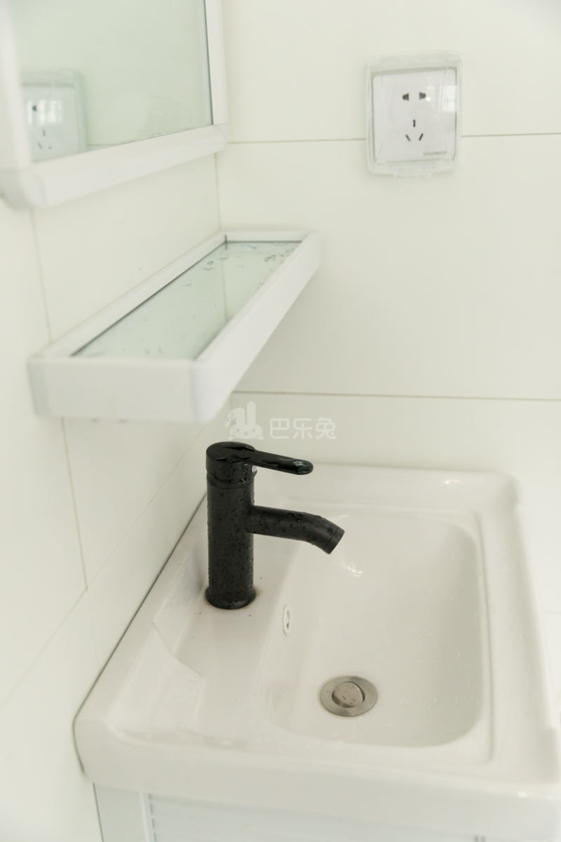 小七洋房白羊座4806357卫生间图5