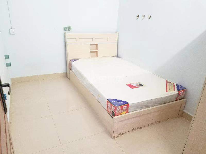 源兴小屋4838742卧室图4