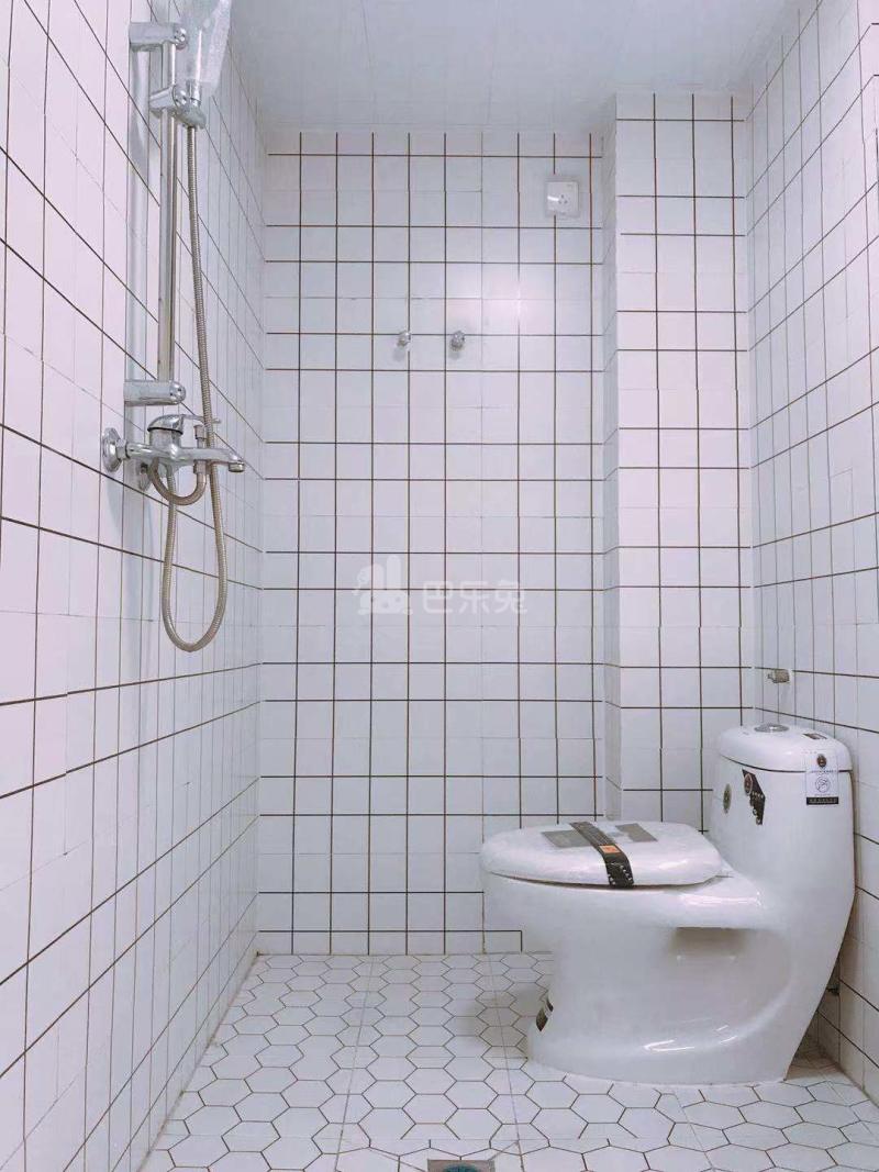 七号企鹅公寓（新洲南村店）4850548卫生间图6