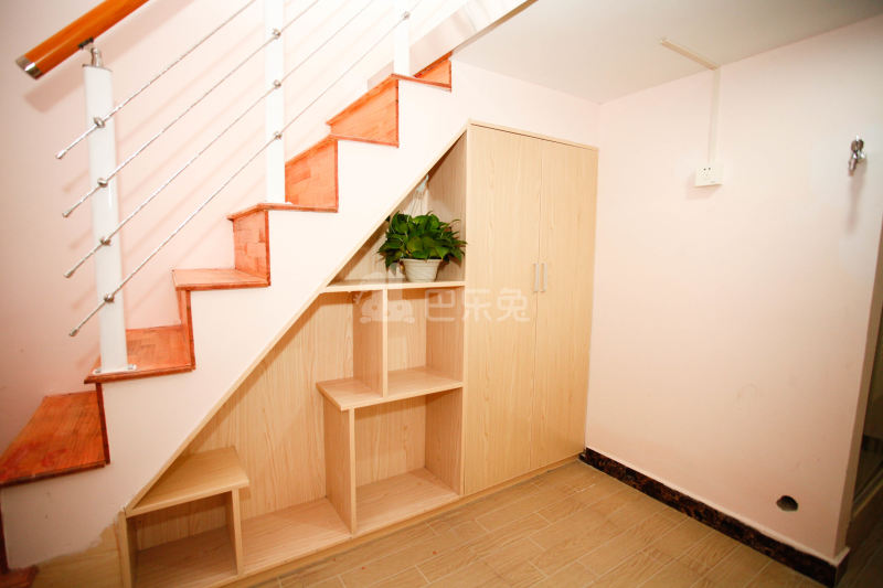 隆铁公寓485130客厅图9