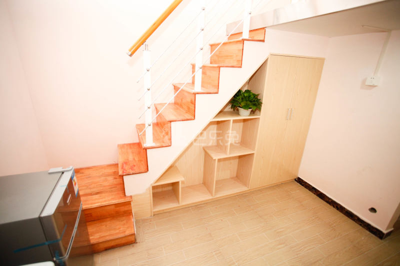 隆铁公寓485130客厅图8