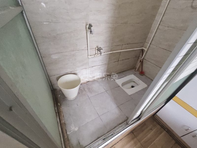 振兴小区4889355卫生间图4