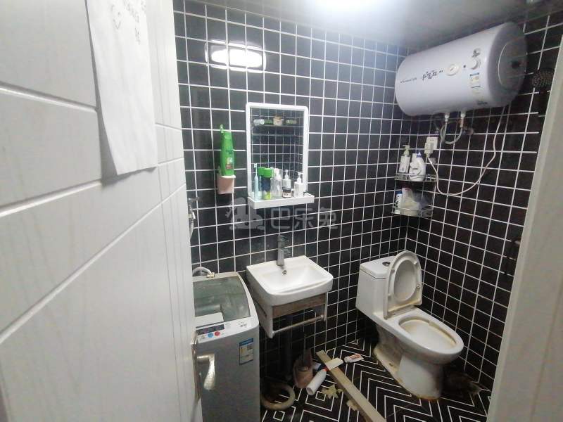 广友小区4940711卫生间图5