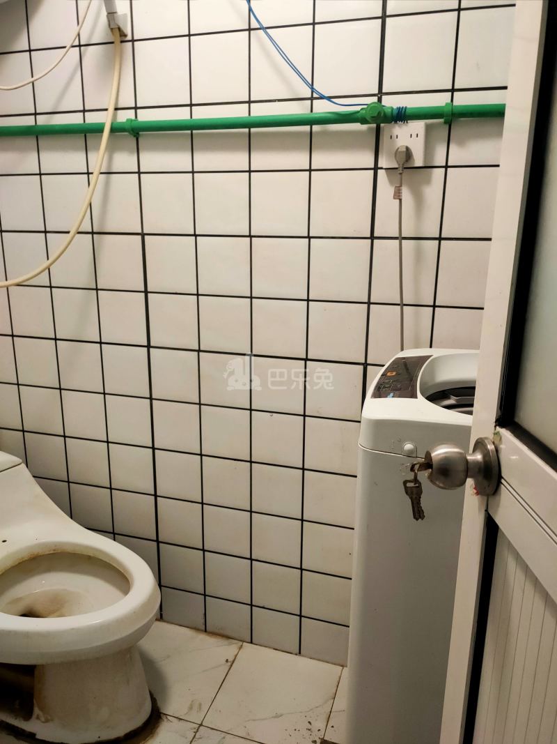 鑫峰苑4969052卫生间图5