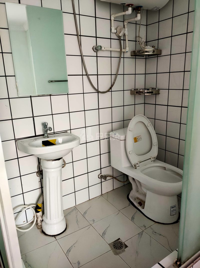 鑫峰苑4969052卫生间图4