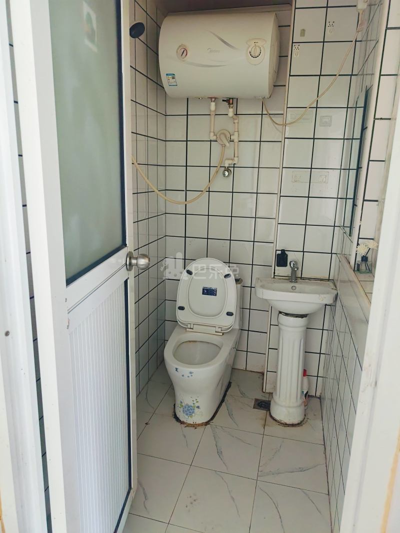 鑫峰苑4969052卫生间图6