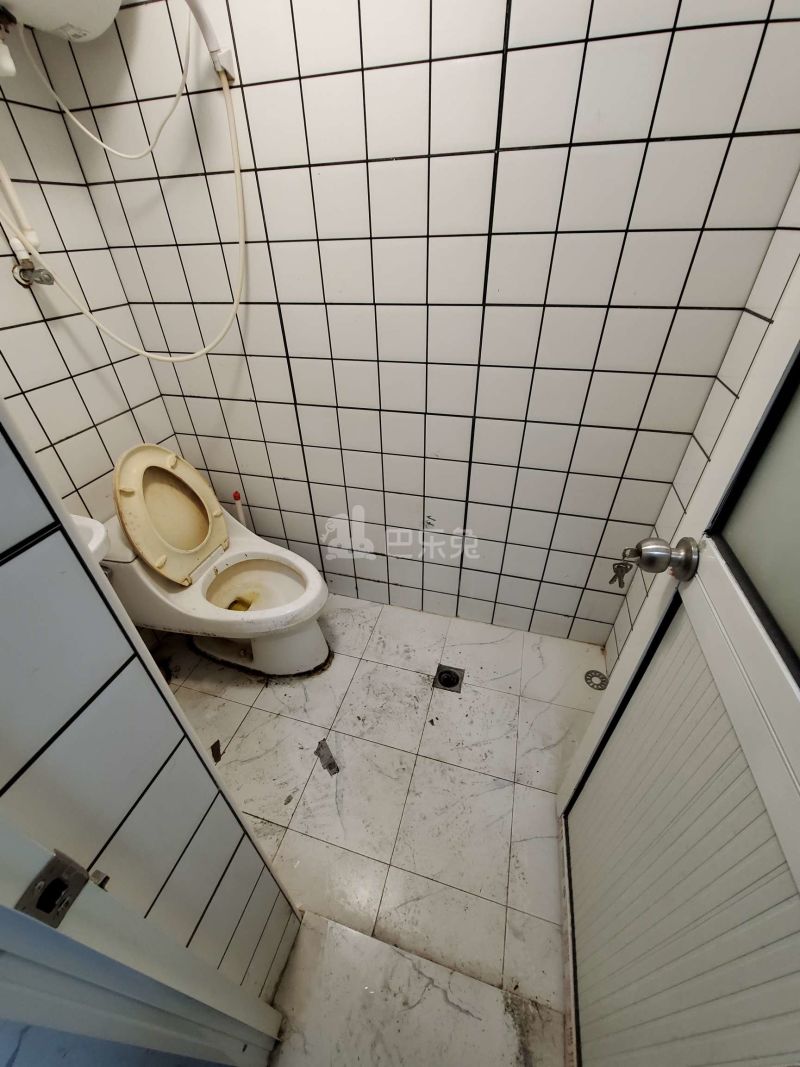 鑫峰苑4969052卫生间图8