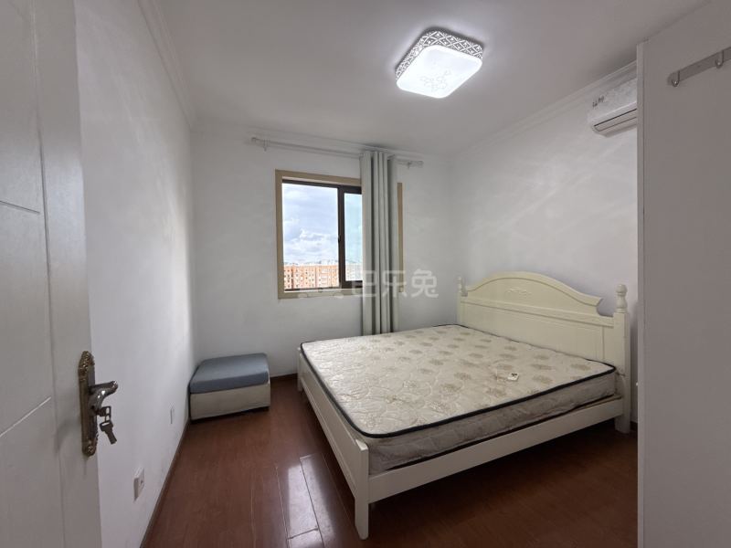 佘北家园嘉枫苑5175780卧室图0