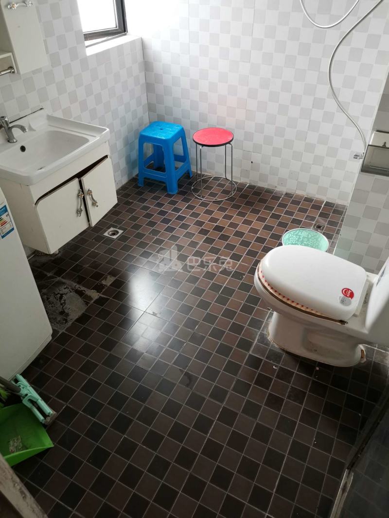 翠屏湾花园城（雍福龙庭）6425384卫生间图2