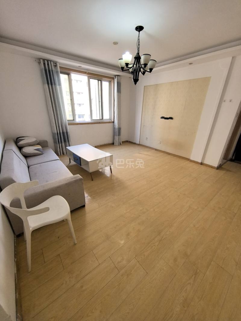 佘北家园惠泽苑5365722客厅图4