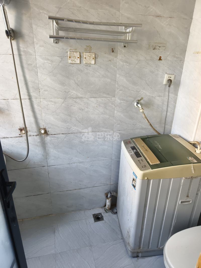 佘北家园士弘苑5516540卫生间图6