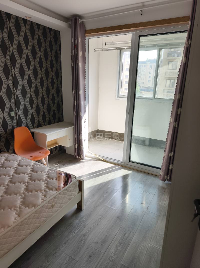 佘北家园士弘苑5516540卧室图2