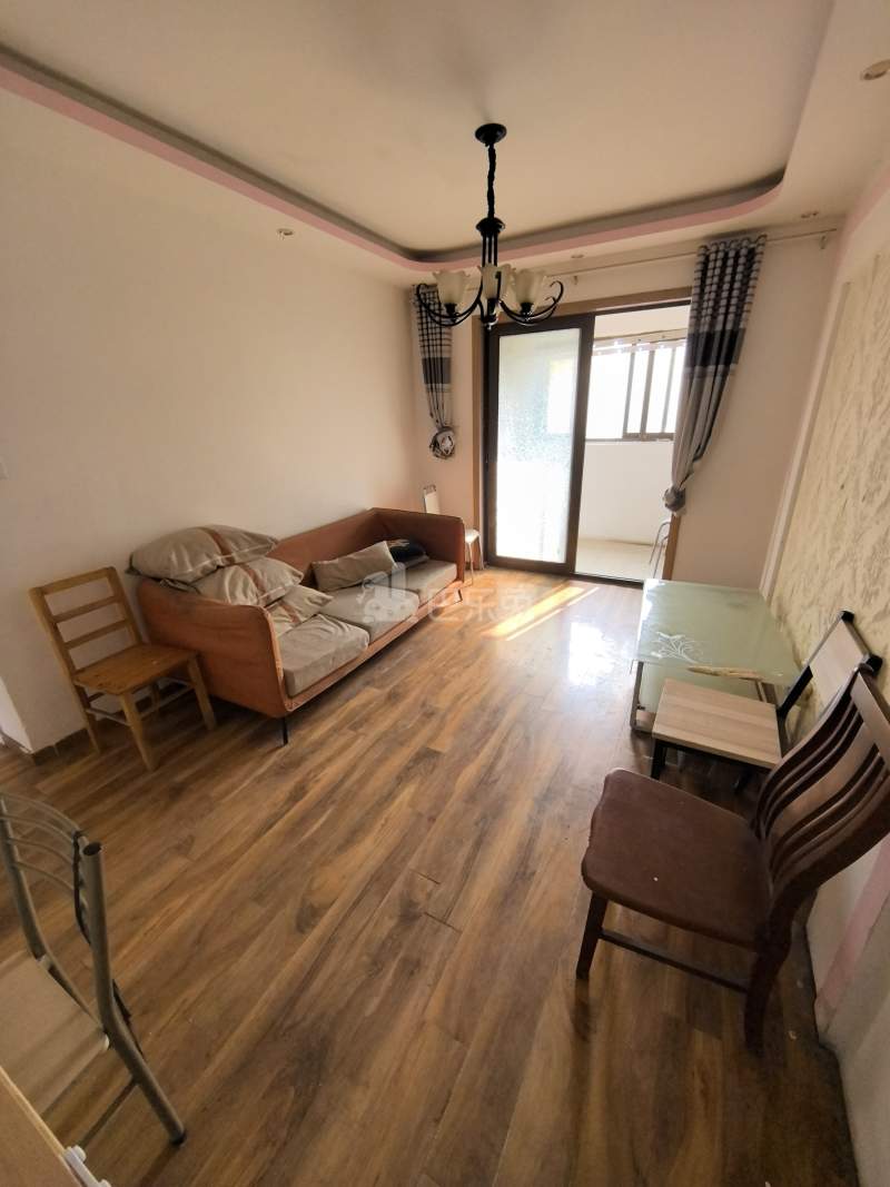 佘北家园嘉枫苑5524979客厅图4