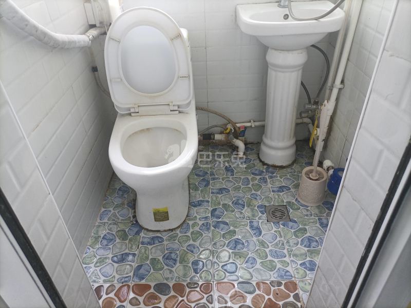 上虹新村1-6街坊559644卫生间图8