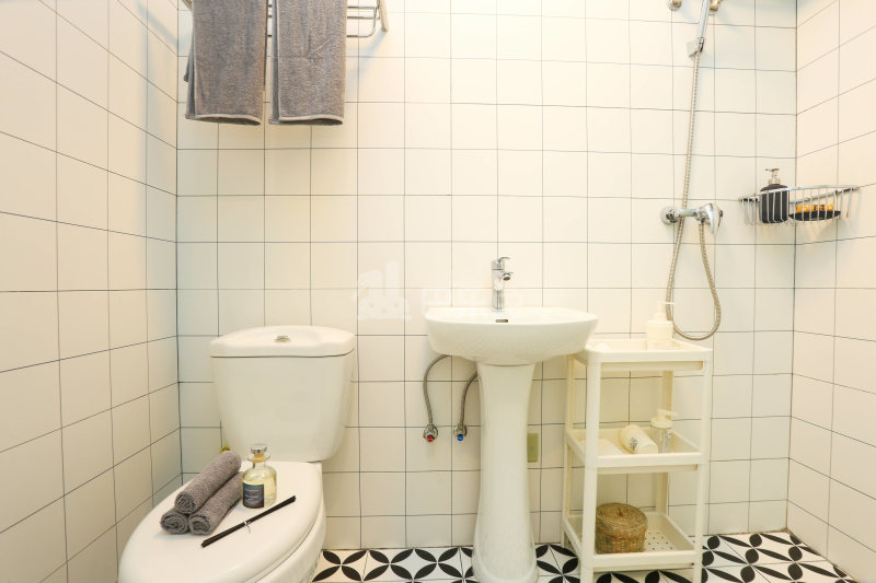 龙湖冠寓深圳吉祥地铁站店5673615卫生间图6