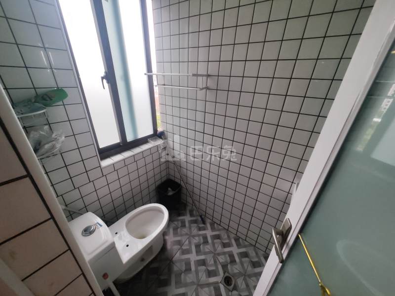 华秀雅苑5682764卫生间图8