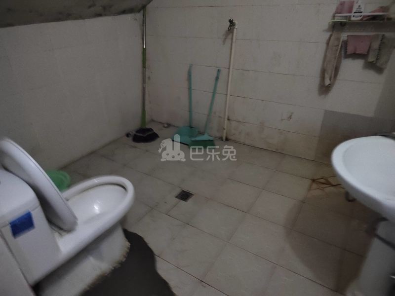 鹤鸣新苑一村989004卫生间图13