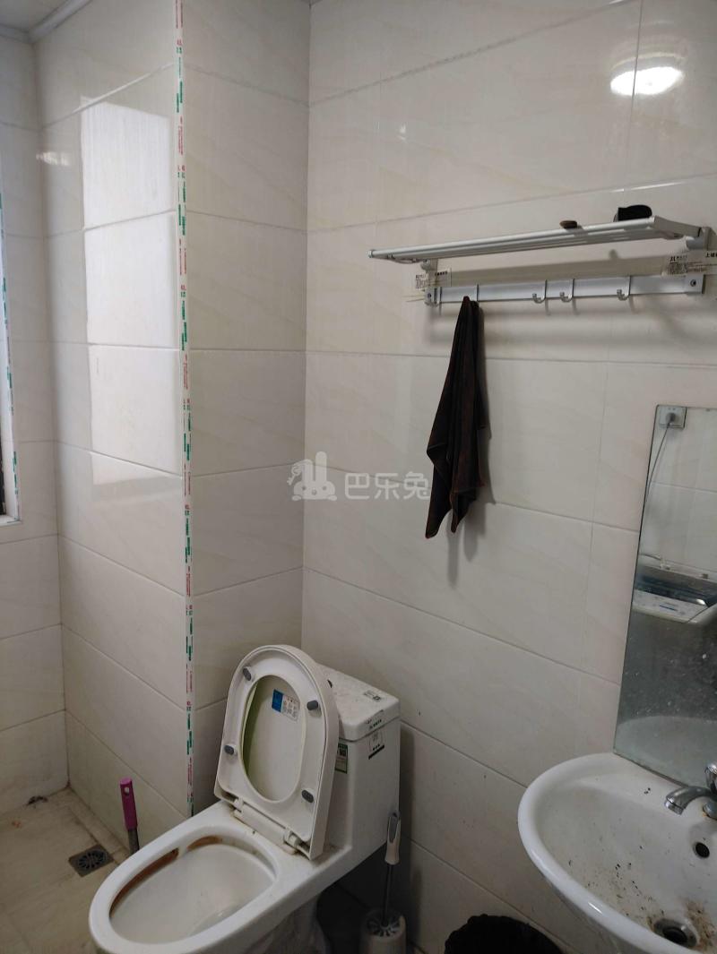 嘉诚国际花园5838697卫生间图9