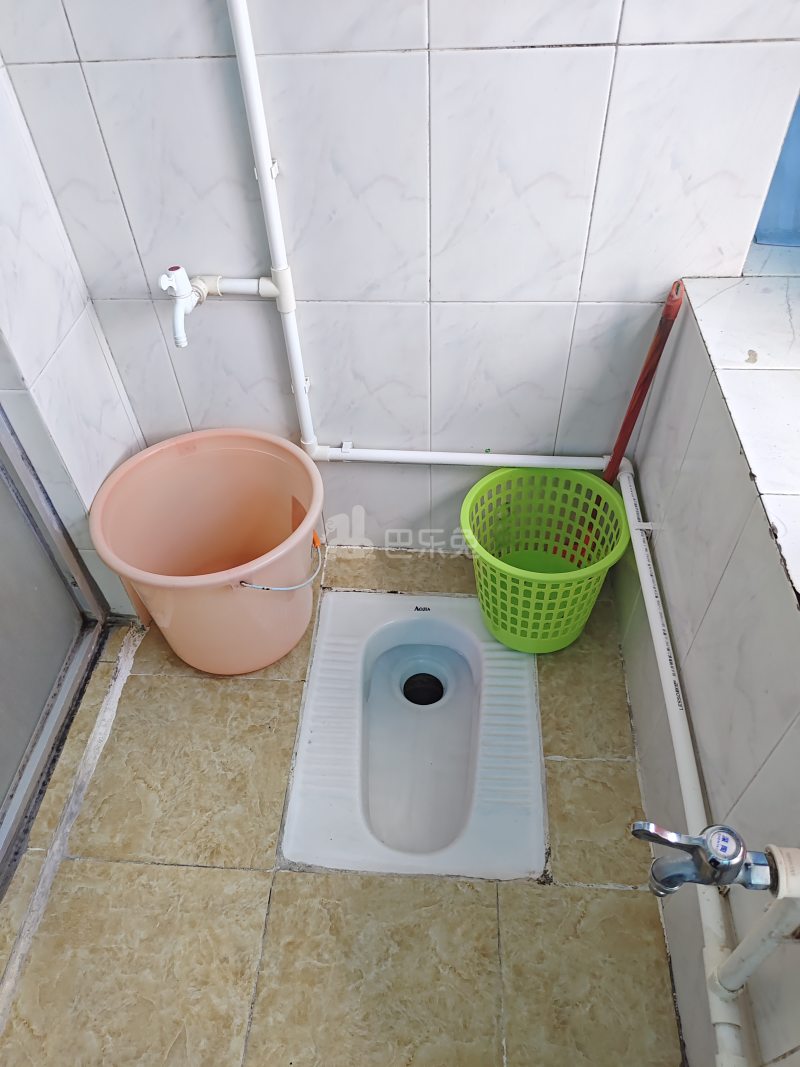 南贸花园5956212卫生间图4