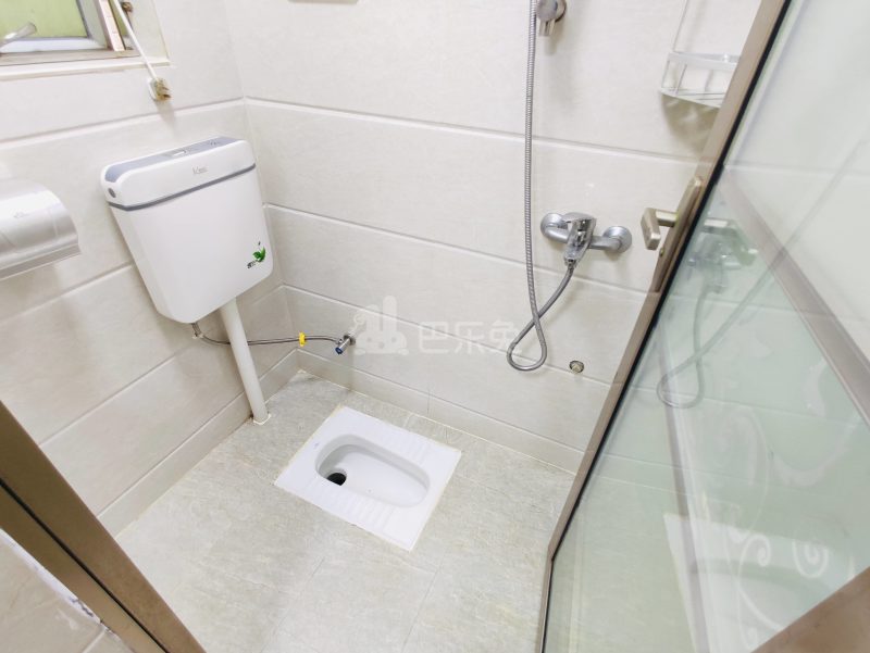 宝安区32区上川村4片10号6087872卫生间图5