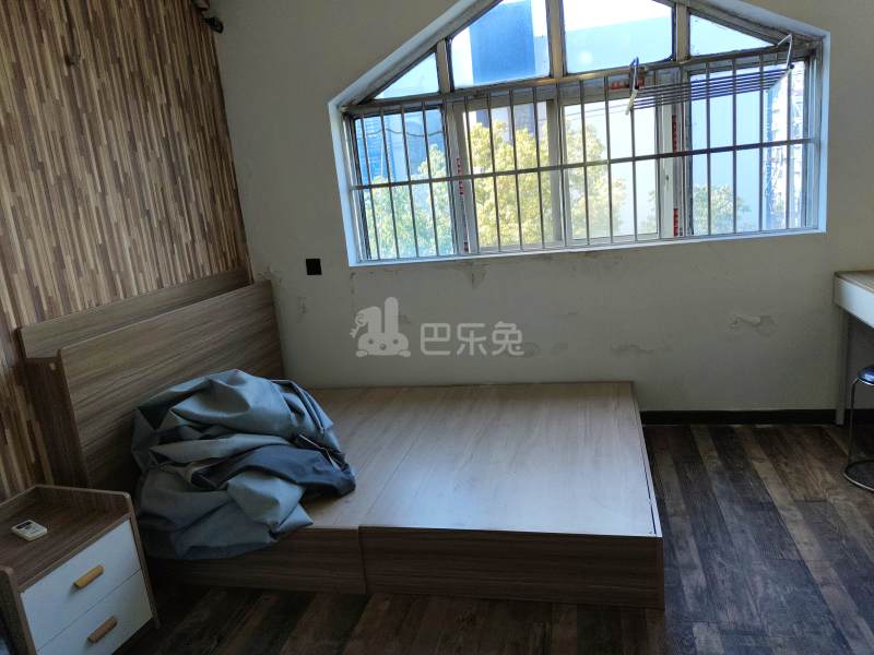 新市家园6120706卧室图2