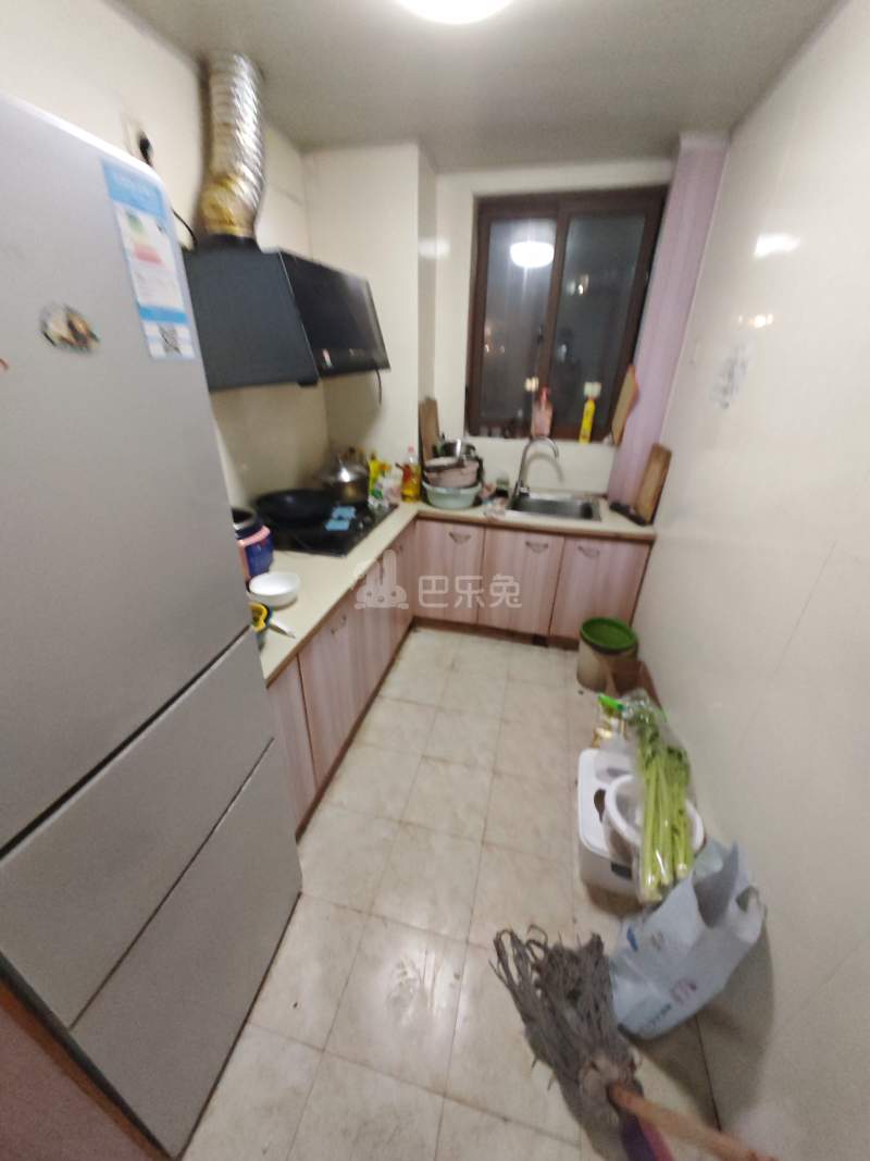 佘北家园紫鹃苑6132335厨房图4