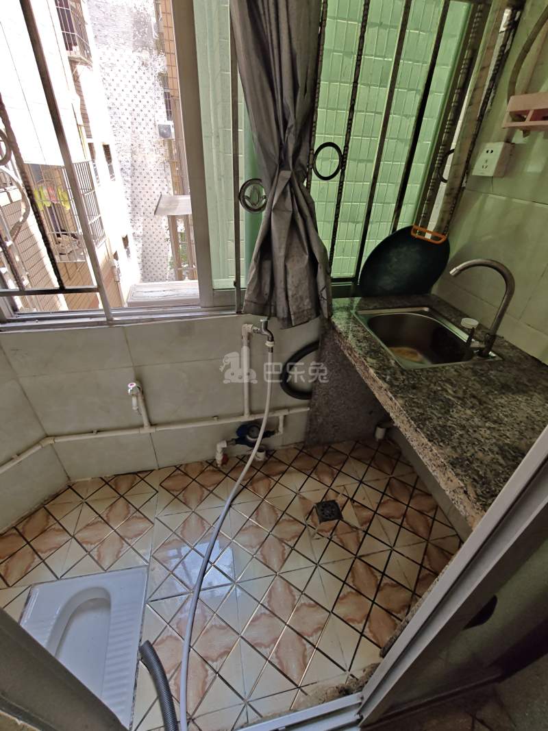 南山村6135976卫生间图4